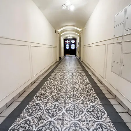 For 3 People In The Center Of Lägenhet